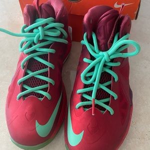 Nike Lebron X 10 ‘Christmas’ kid 4.5, women 6
